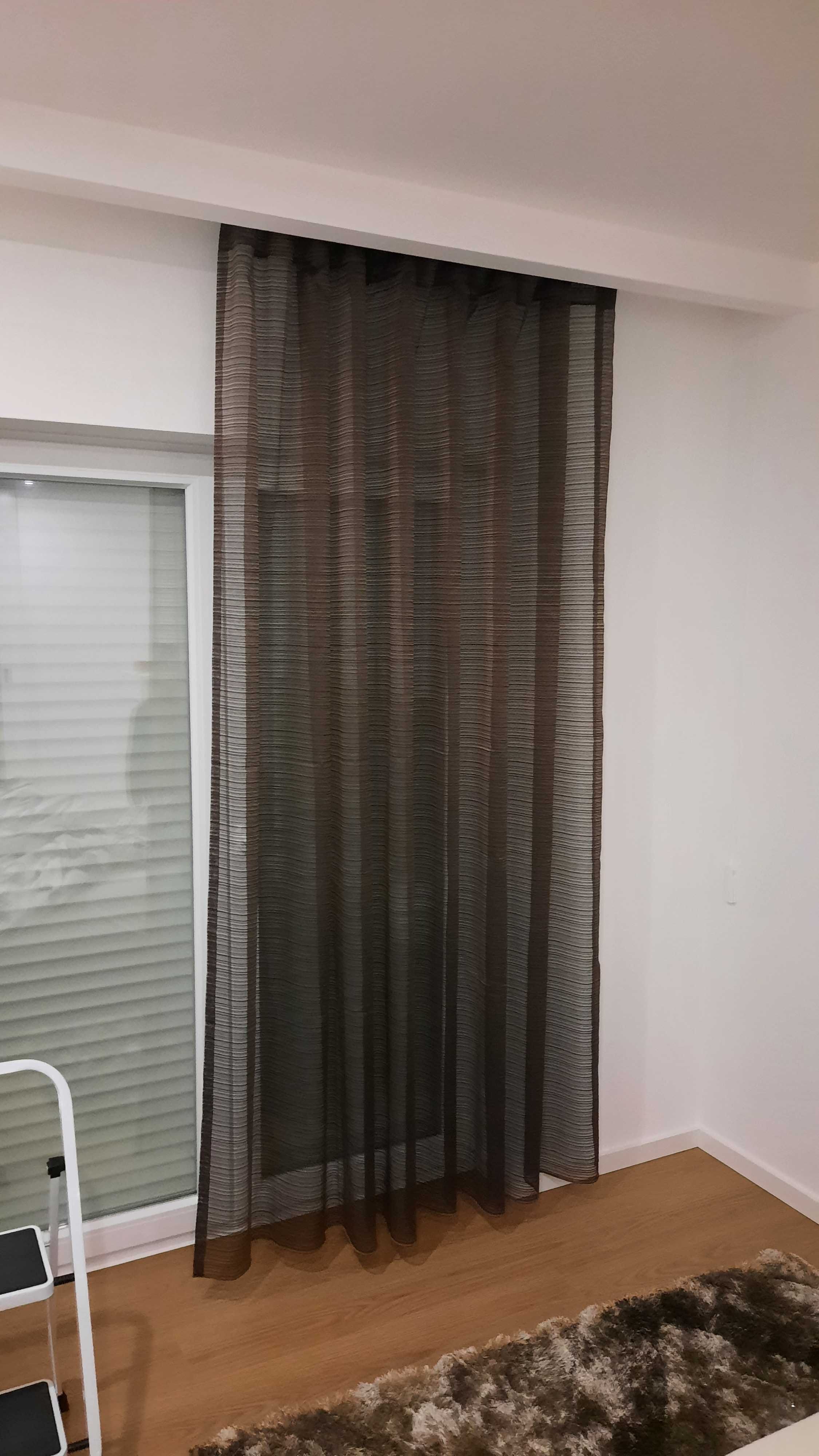 Cortinas com calhas em alumínio