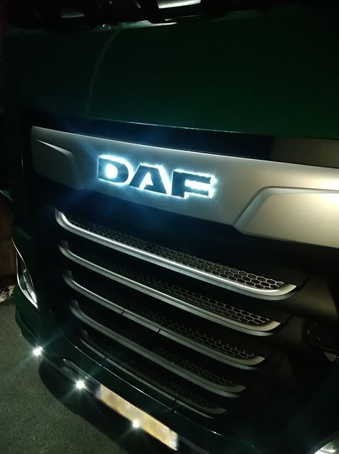 Podświetlane logo DAF ze stali nierdzewnej - białe zimne światło
