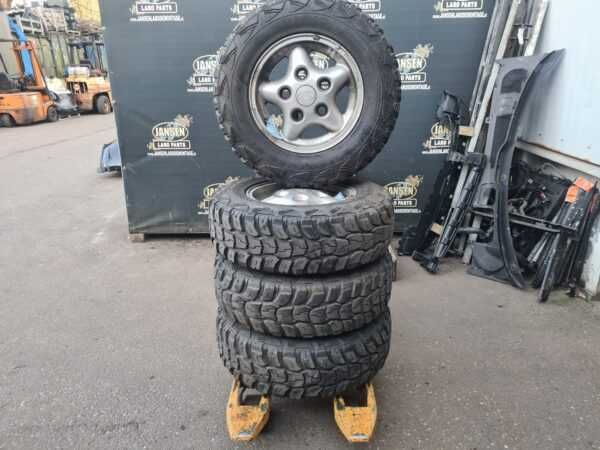 Land Rover Jantes e pneus 225x75xR16 - 25% Desconto