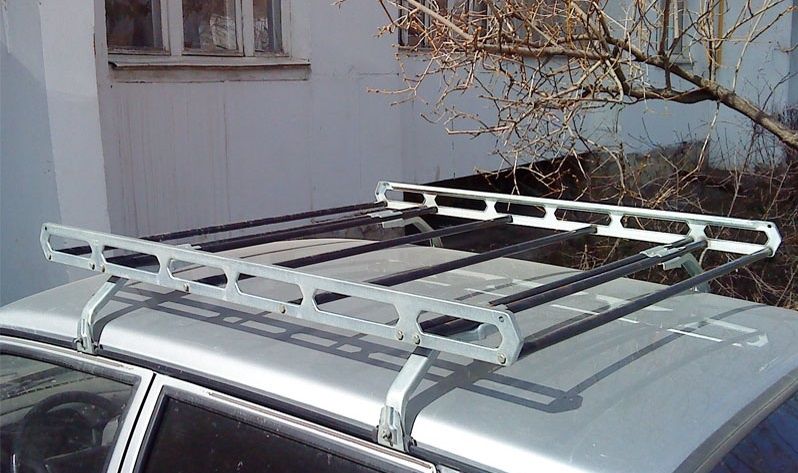 Мощный багажник на крышу,регулируется ширина крыши