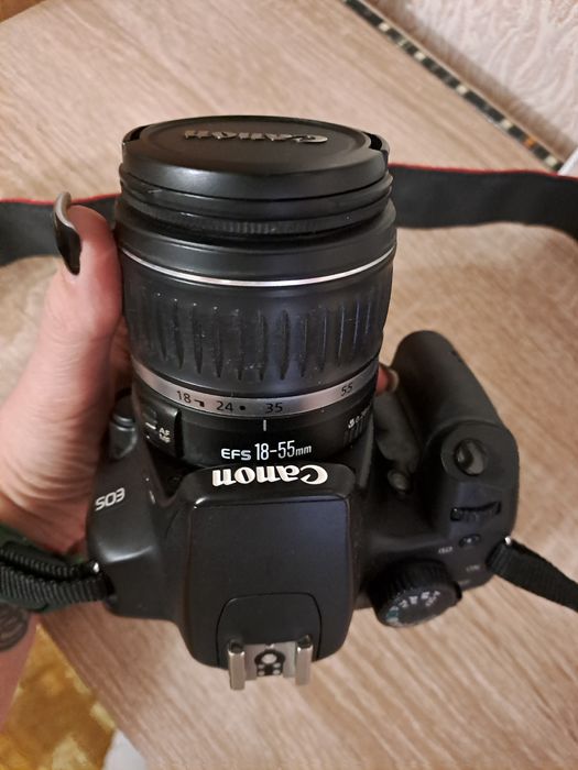 Дзеркальний фотоапарат canon eos 1000d корпус об'єктив canon efs 18-55