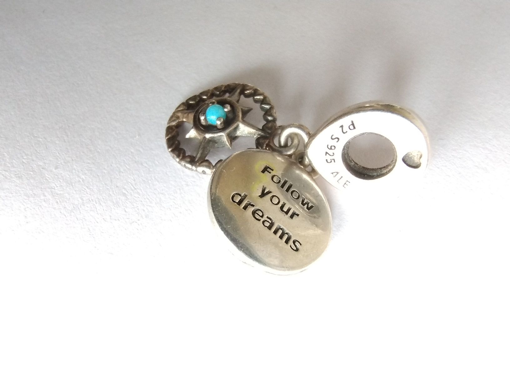 Zawieszka charms z motto Pandora