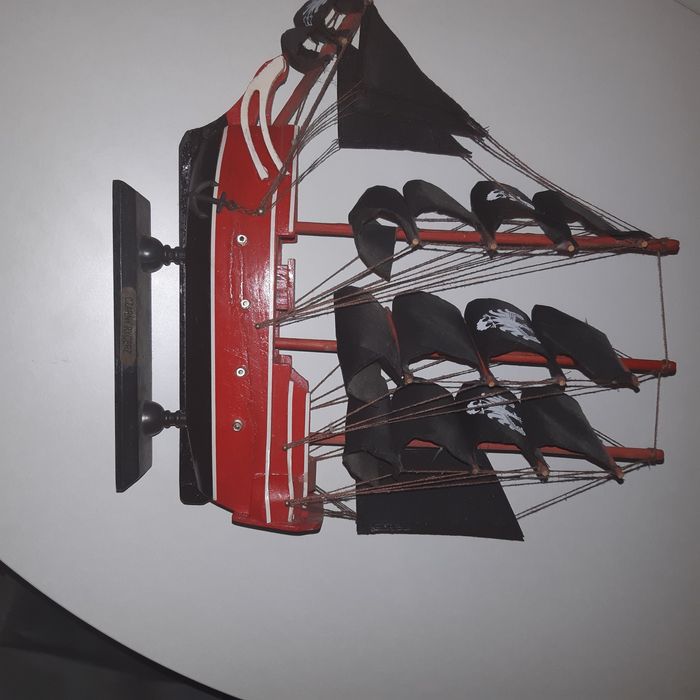 Statek drewniany czarny rycerz 33CM