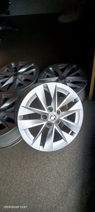 Продам оригінальні диски 5х112 R17 Skoda Octavia A8