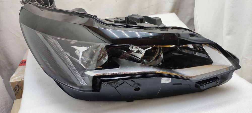 Фара оригинал бу Opel Peugeot 3008 2022- LED 89914260 1675812580