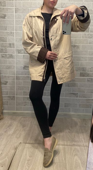 Бежевий тренч , куртка робочого
