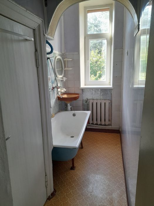 Продам 3х кімнатну квартиру/автономне газове  опалення/ КРЕС/ сталінка