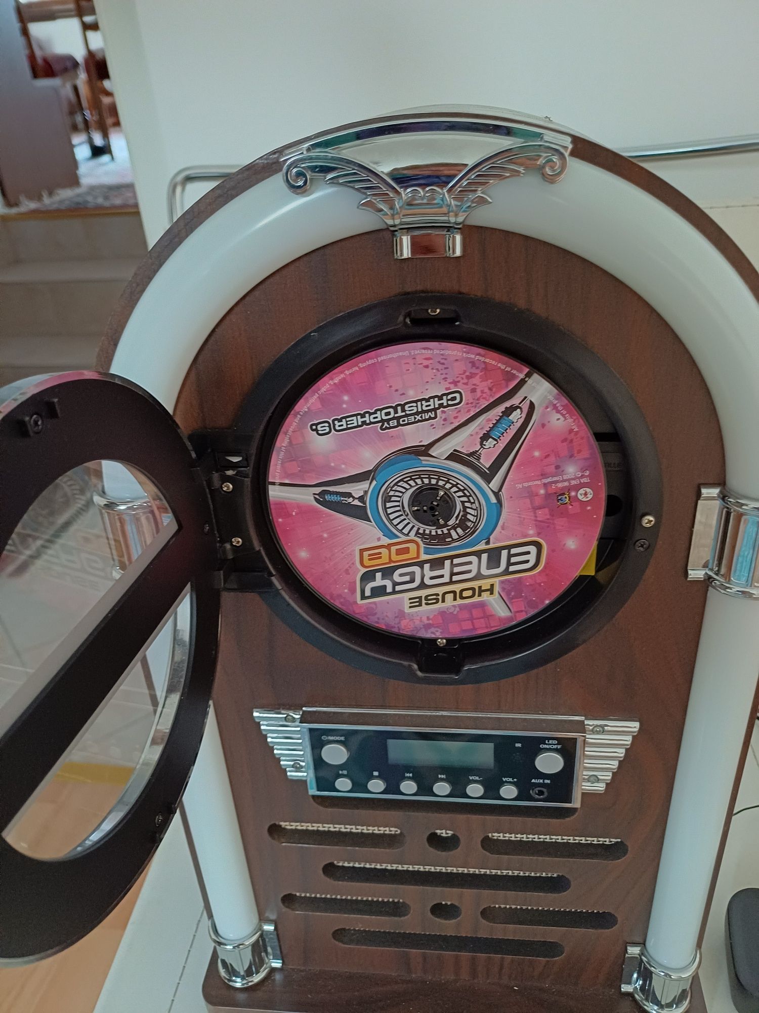Radio w drewnianej obudowie oraz CD