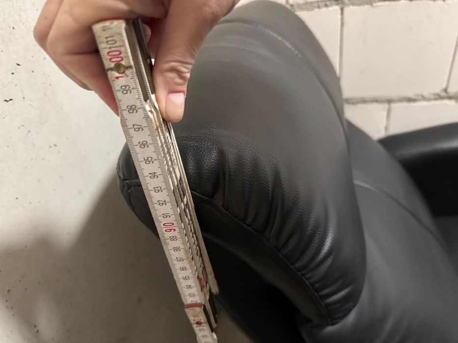 Fotel z masażerem czarny