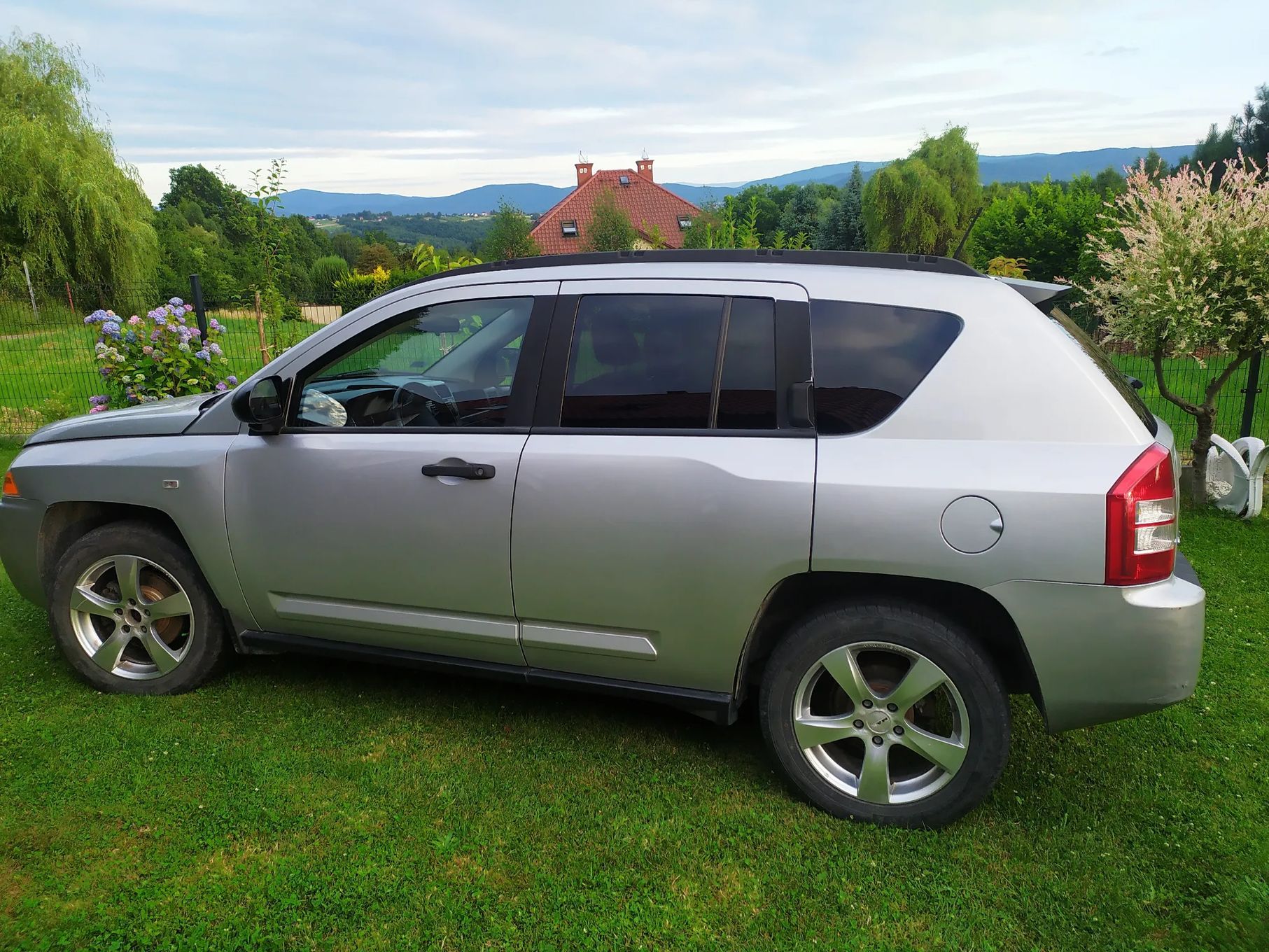 Jeep Compass Jeep Compass rok produkcji 2007 z napędem 4x4 oraz skórzaną tapicerką.