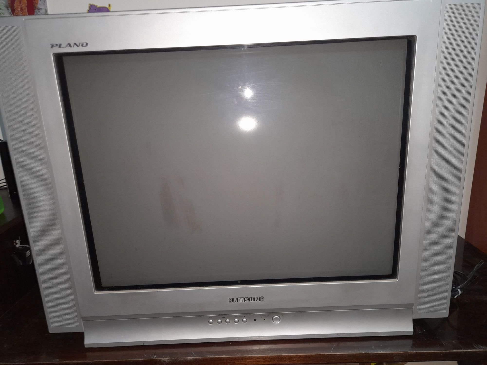 Телевизор Самсунг, диагональ 27 дюймов/ 70 см.