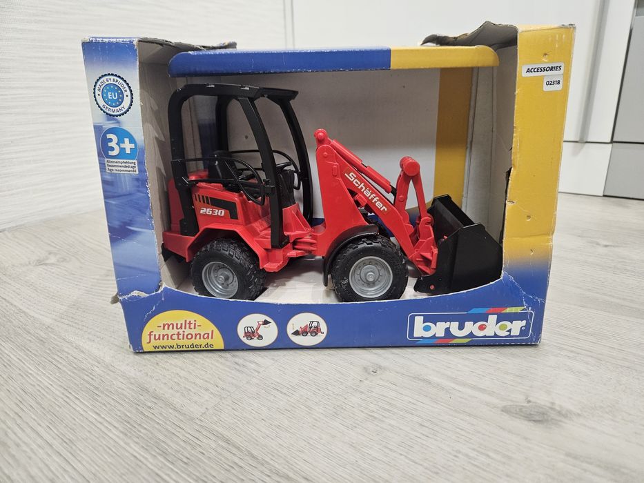 Игрушка Bruder погрузчик Schaffer Hoflader 2034