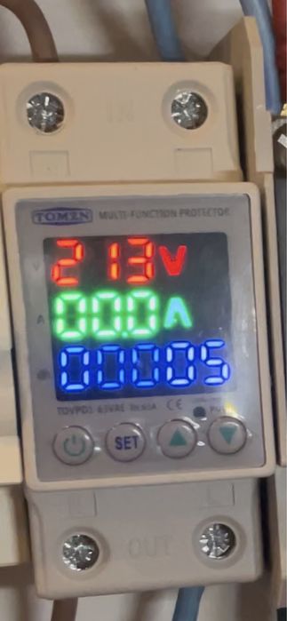 Захисне реле 63А Tomzn на дін реку