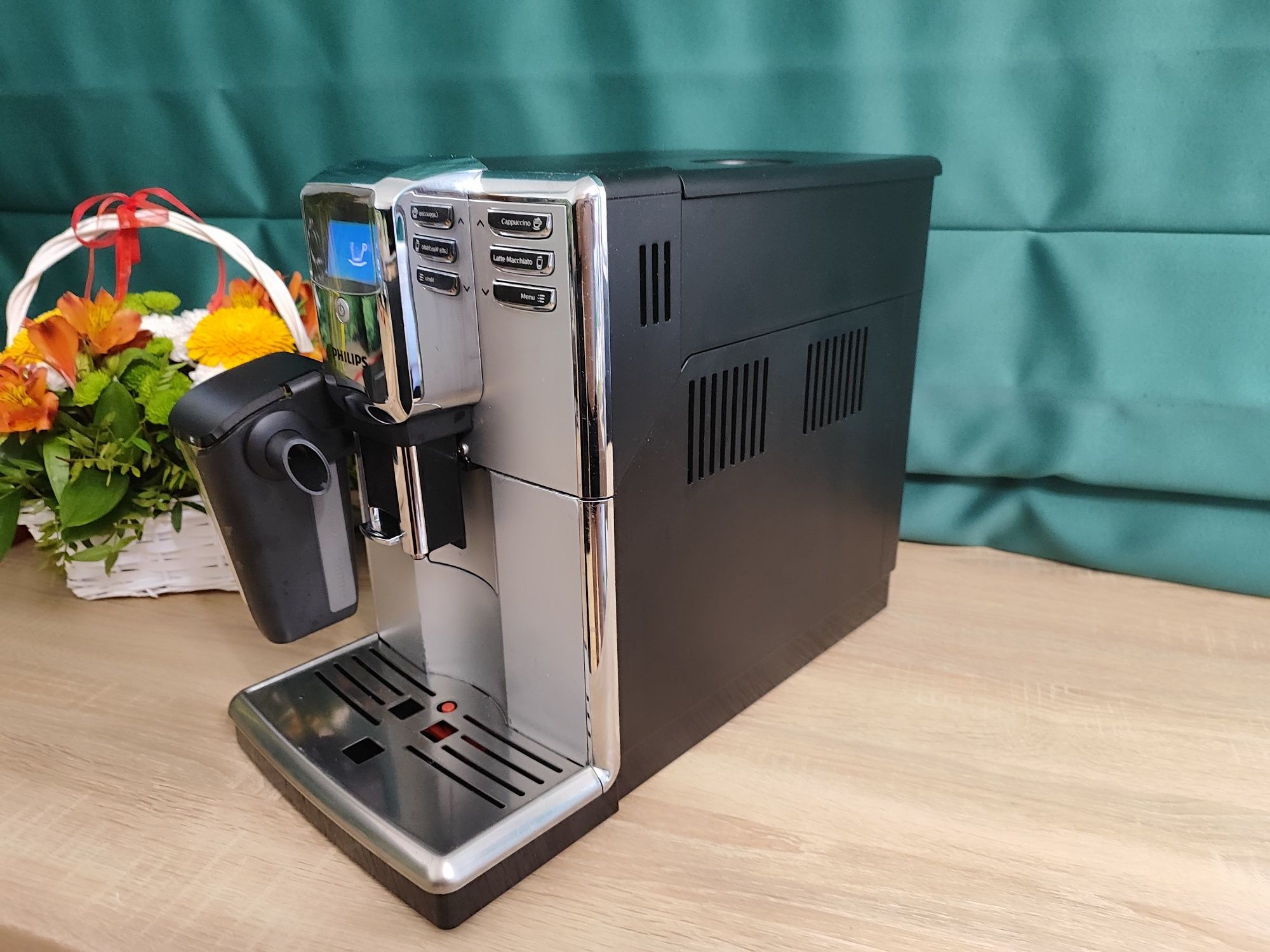 Ekspres do kawy Philips lattego EP5333/10+nowa karafka lattego.