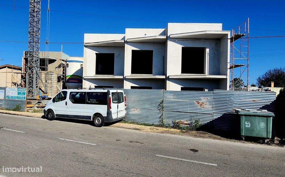 RESERVADO-T3-R/C- Fração "B" - Em Comeira-M. Grande!