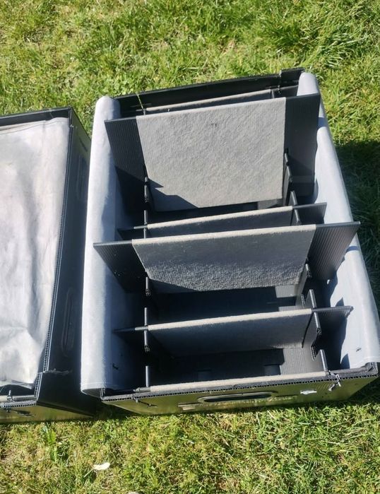 45 skrzyń modułowych z plastiku komorowego