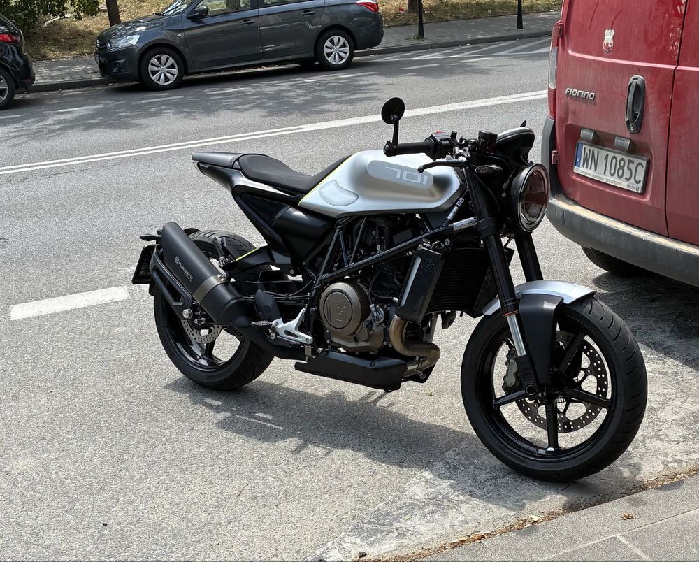 husqvarna vitpilen 701 ktm duke 690