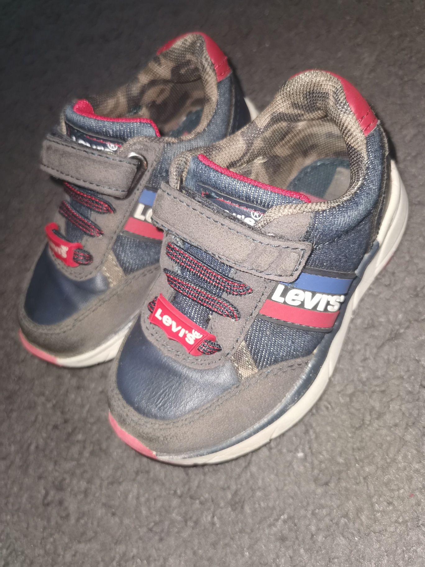 Adidaski levis 23