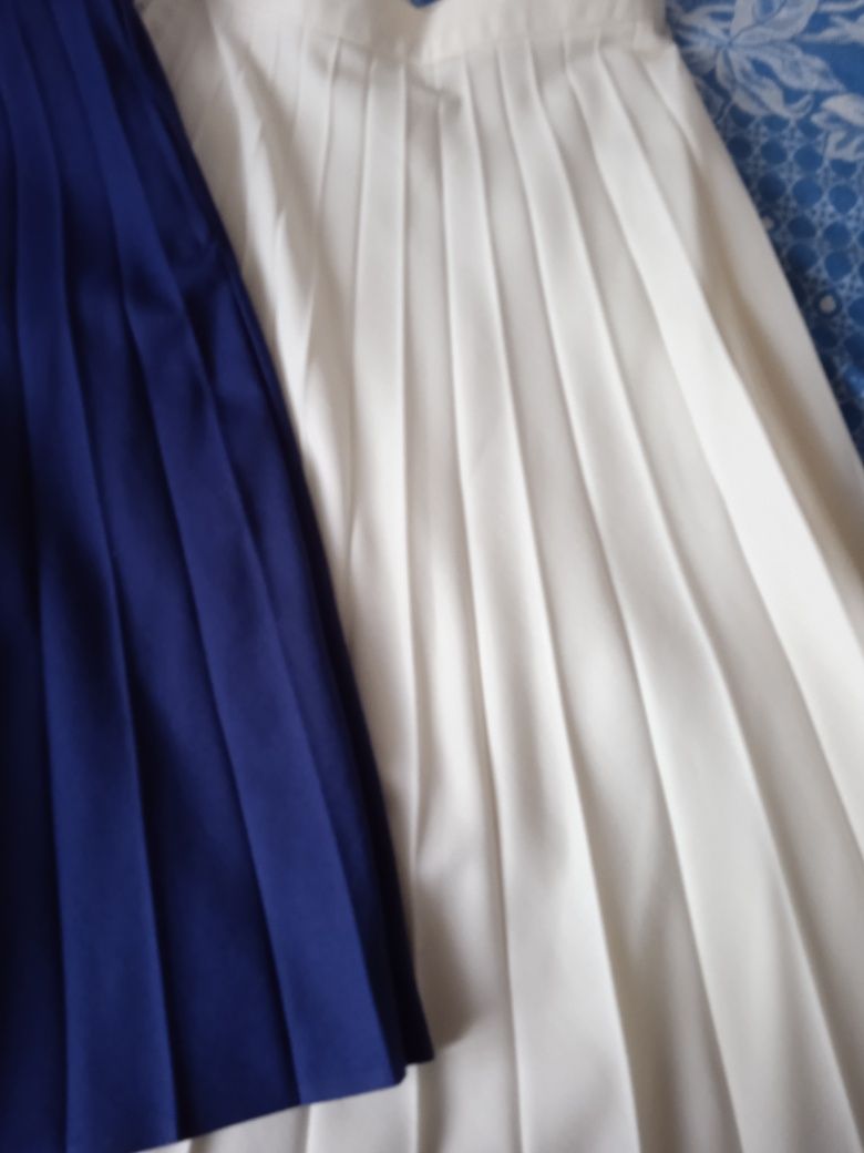 Новые юбки ГДР  кремового и темно синего цвета