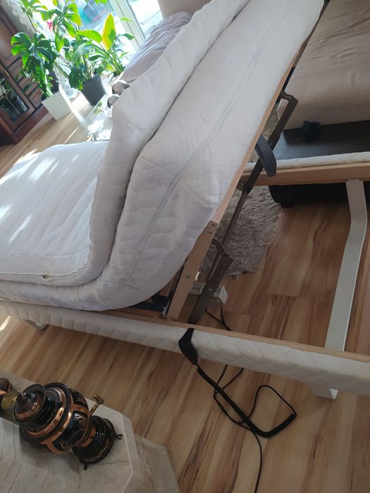 Łóżko z siłownikiem nowy materac