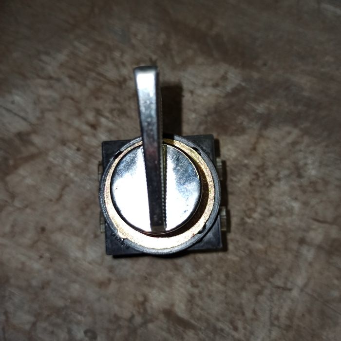 Переключатель "CEMA"  на 2 положения с ручным возвратом