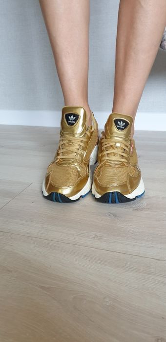 Адидас кросовки  Adidas adidas 36- 37  р 23, 5 см