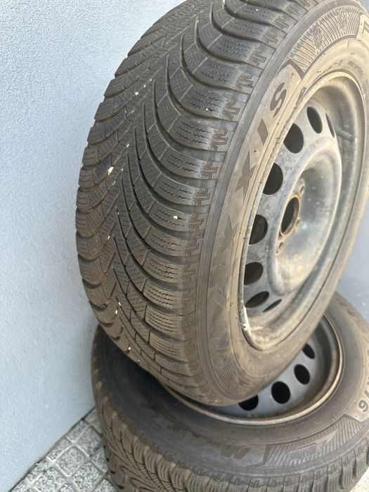 Pneus  215/60 r16 semi novos