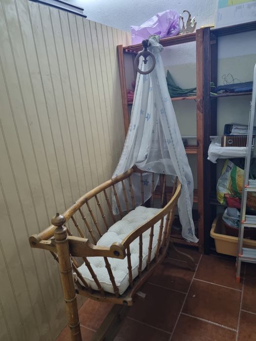 Berço de Madeira Maciça com Baloiço