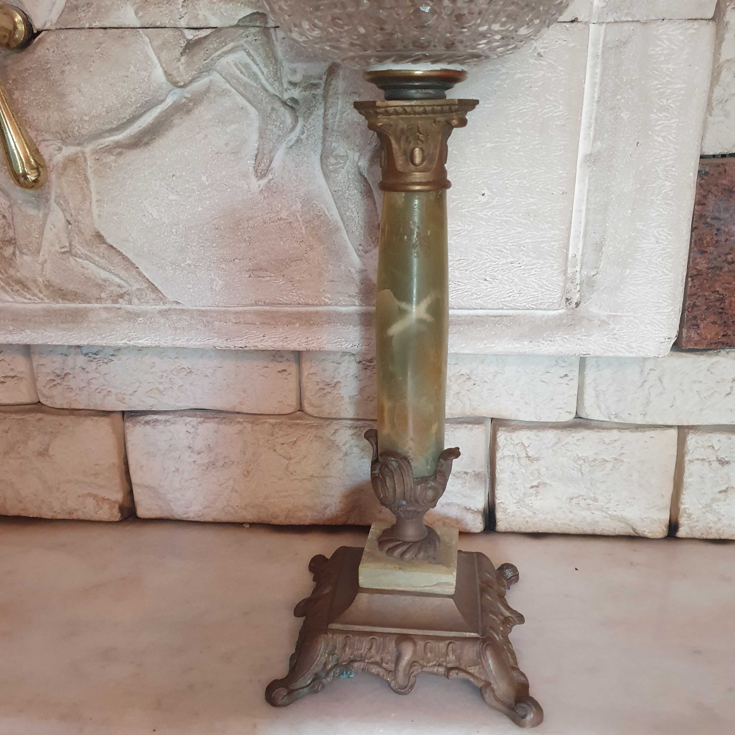 Sprawna lampa naftowa z XIX wieku