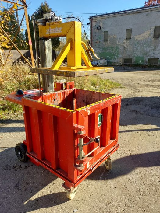 Belownica prasa  zgniatarka do kartonu makulatury odpadów smieci foli