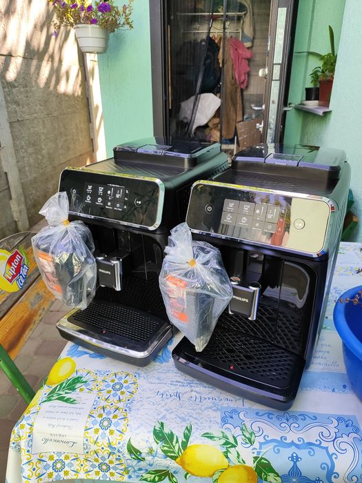 Кофемашина, кавомашина, кавоварка Philips LatteGo EP2231