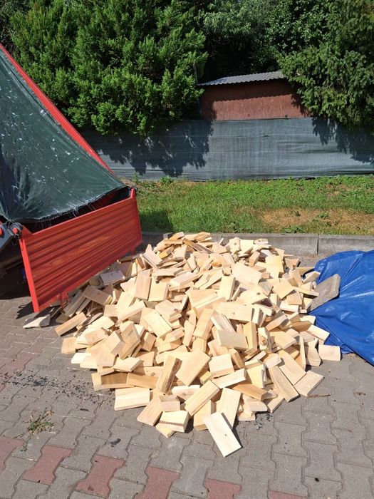 Drewno rozpałkowe ścinki suche Drewno opałowe grubsze. Drewno workach