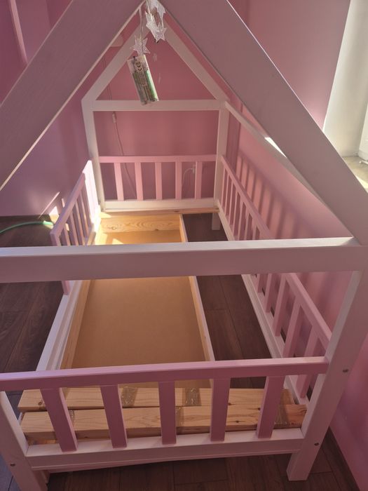 Łóżeczko dla dziewczynki