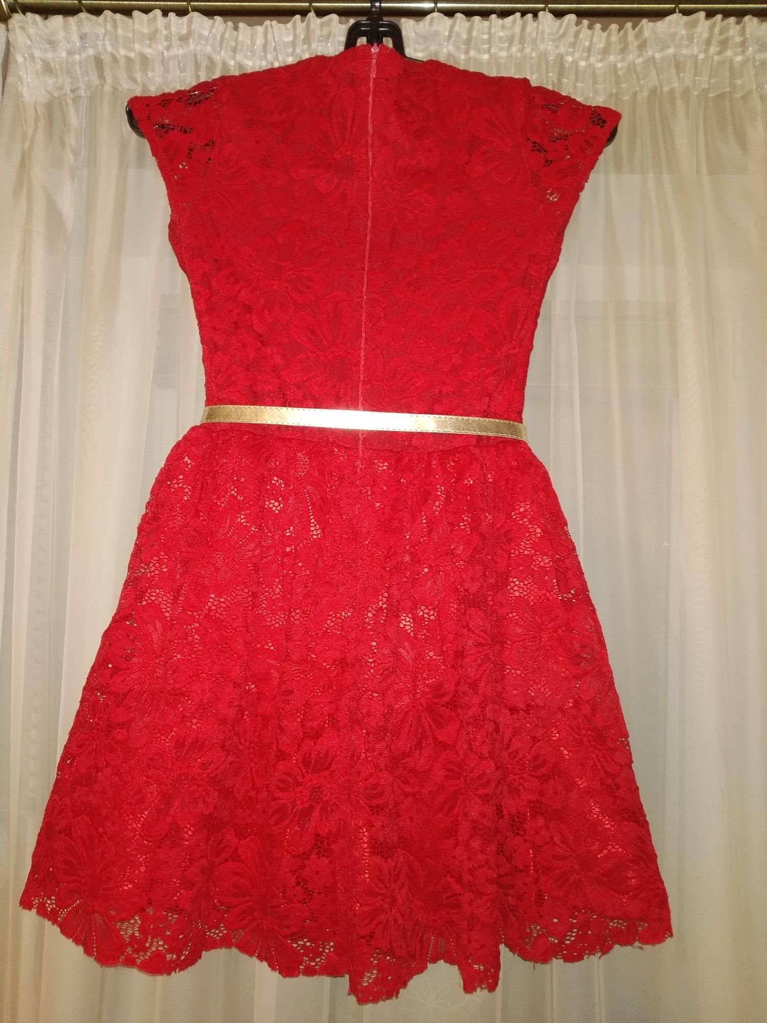 Платье ажурное красное