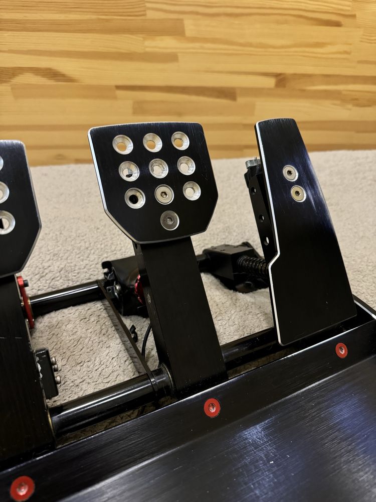 Хороший стан. Ігрові педалі Fanatec Clubsport Pedals V3