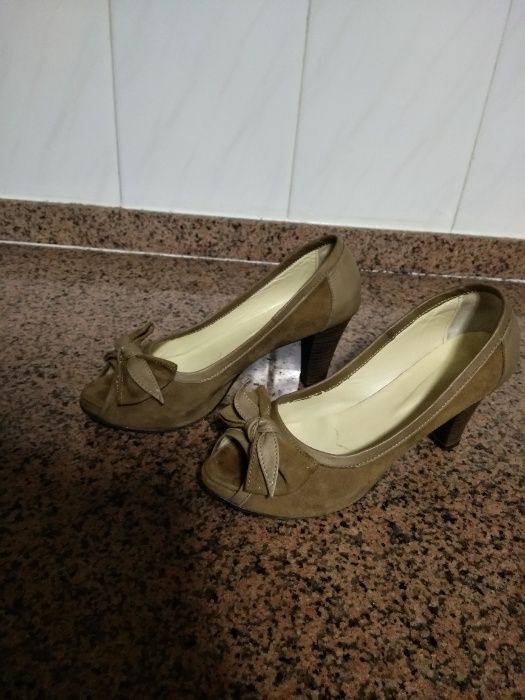 Sapatos de Salto (Caqui; Tamanho 35)
