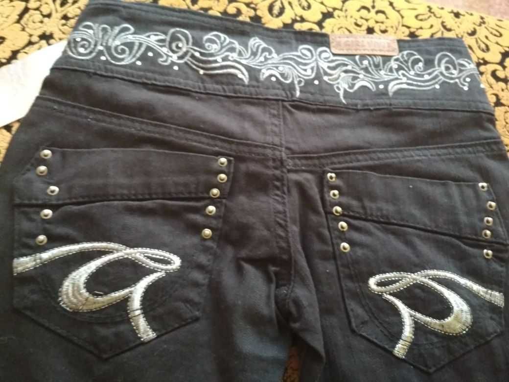 Модные джинсы Италия новые с бирками черные