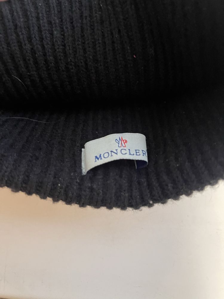 Шапка зимняя Moncler.