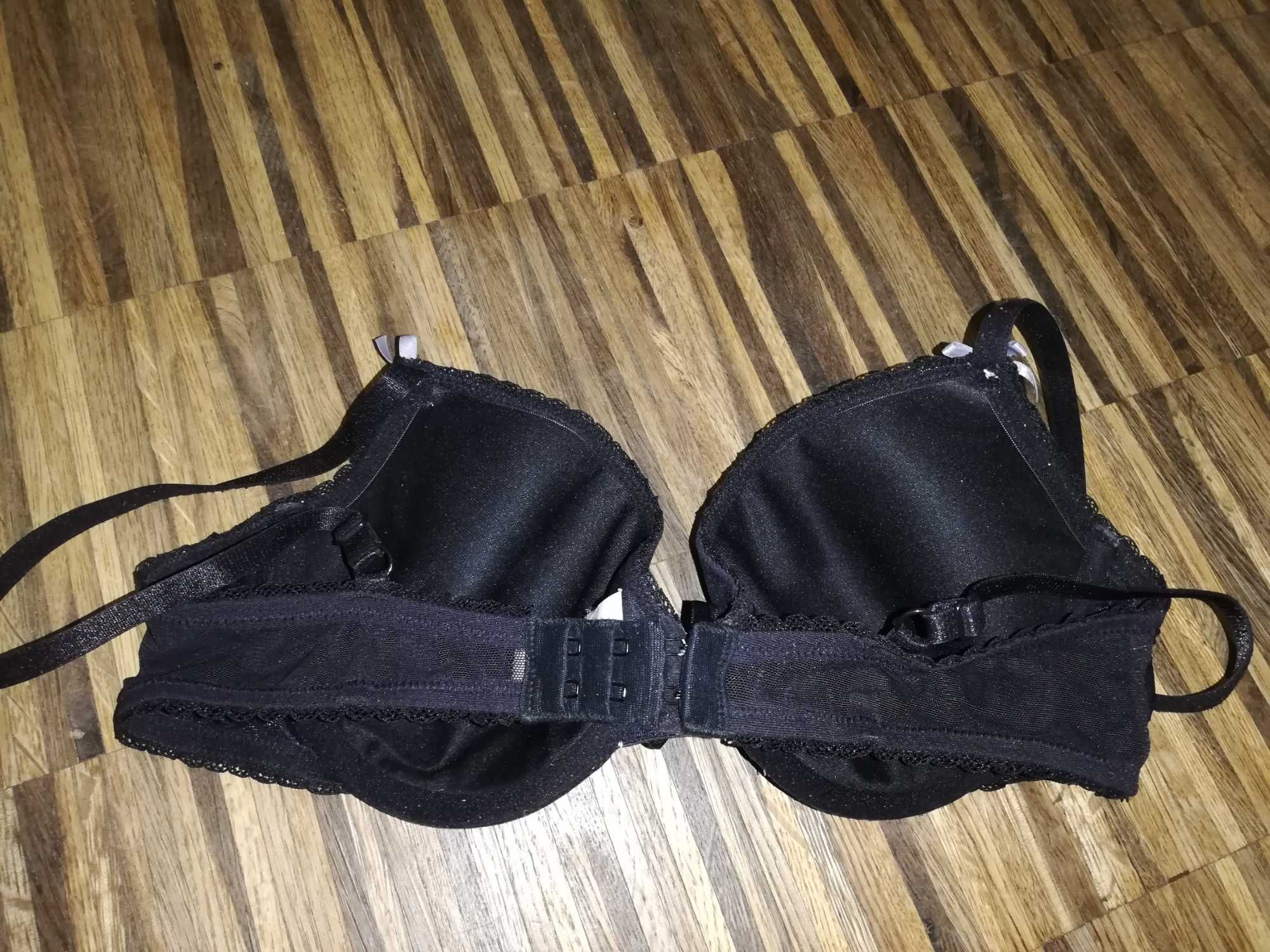 Czarny stanik/biustonosz push up C&A w rozm. 80B