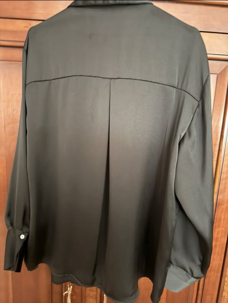 Blusa acetinada Zara
