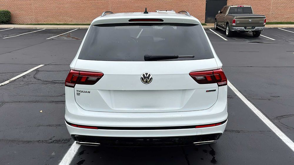 Volkswagen Tiguan      2021