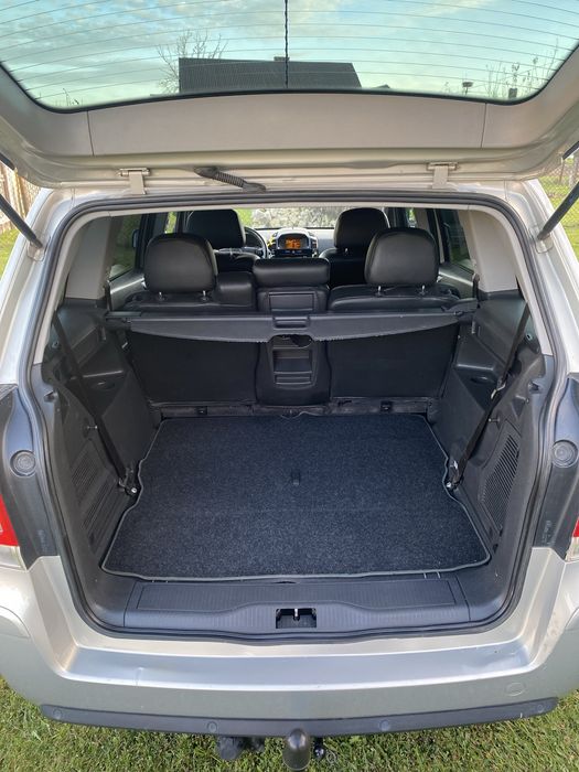 Opel Zafira 2010 рік