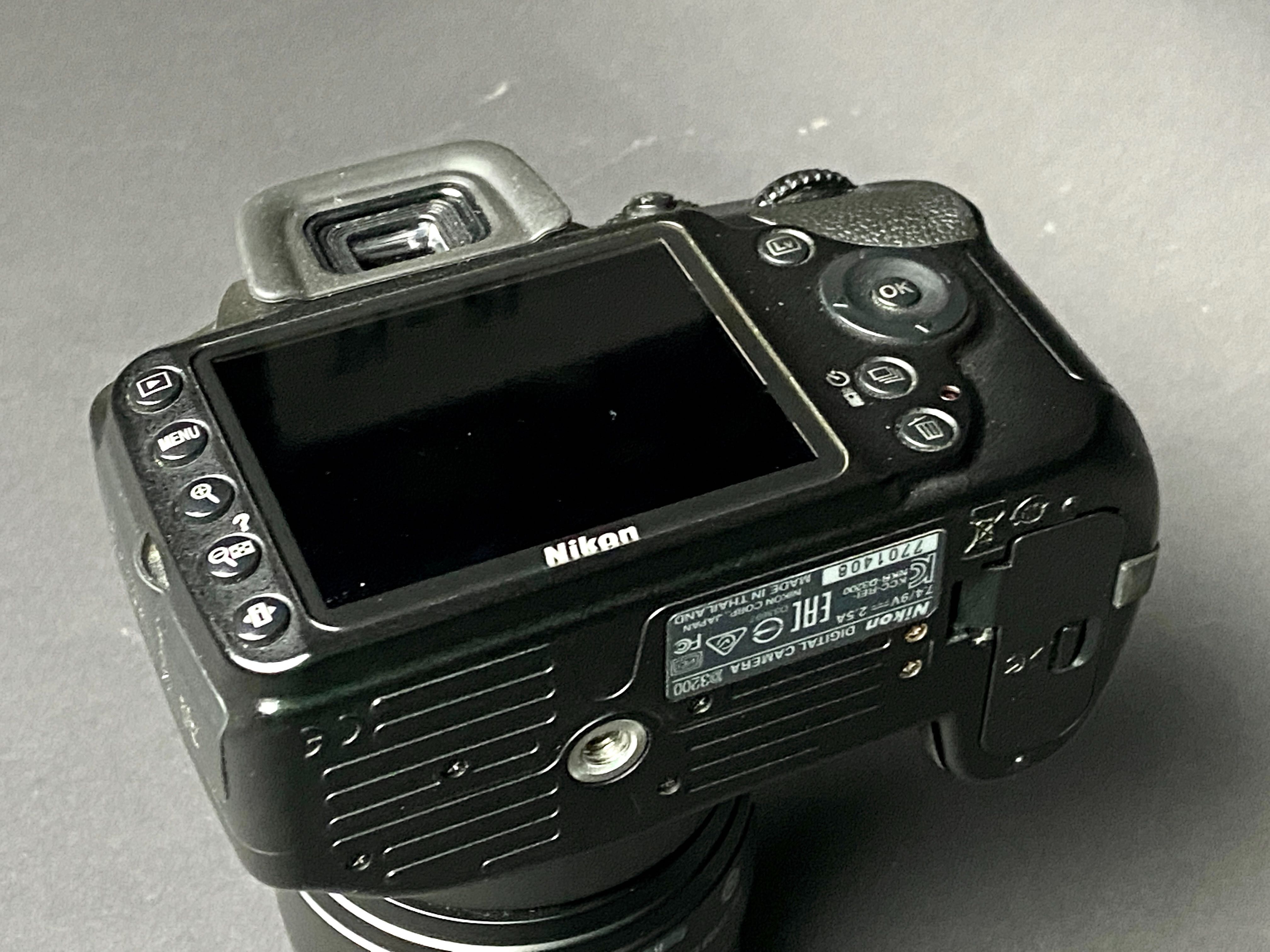 б/у Nikon D3200 з об'єктивом Nikkor 18-55mm у гарному стані