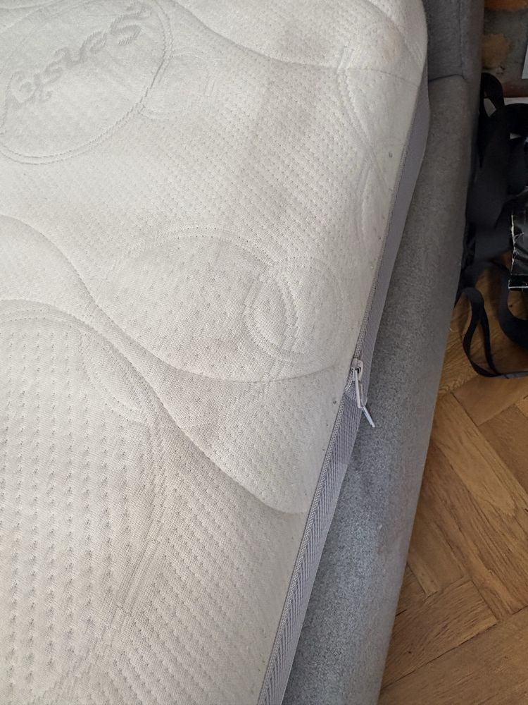 Tapicerowane łóżko NAP z materacem HILDING 160 x 200