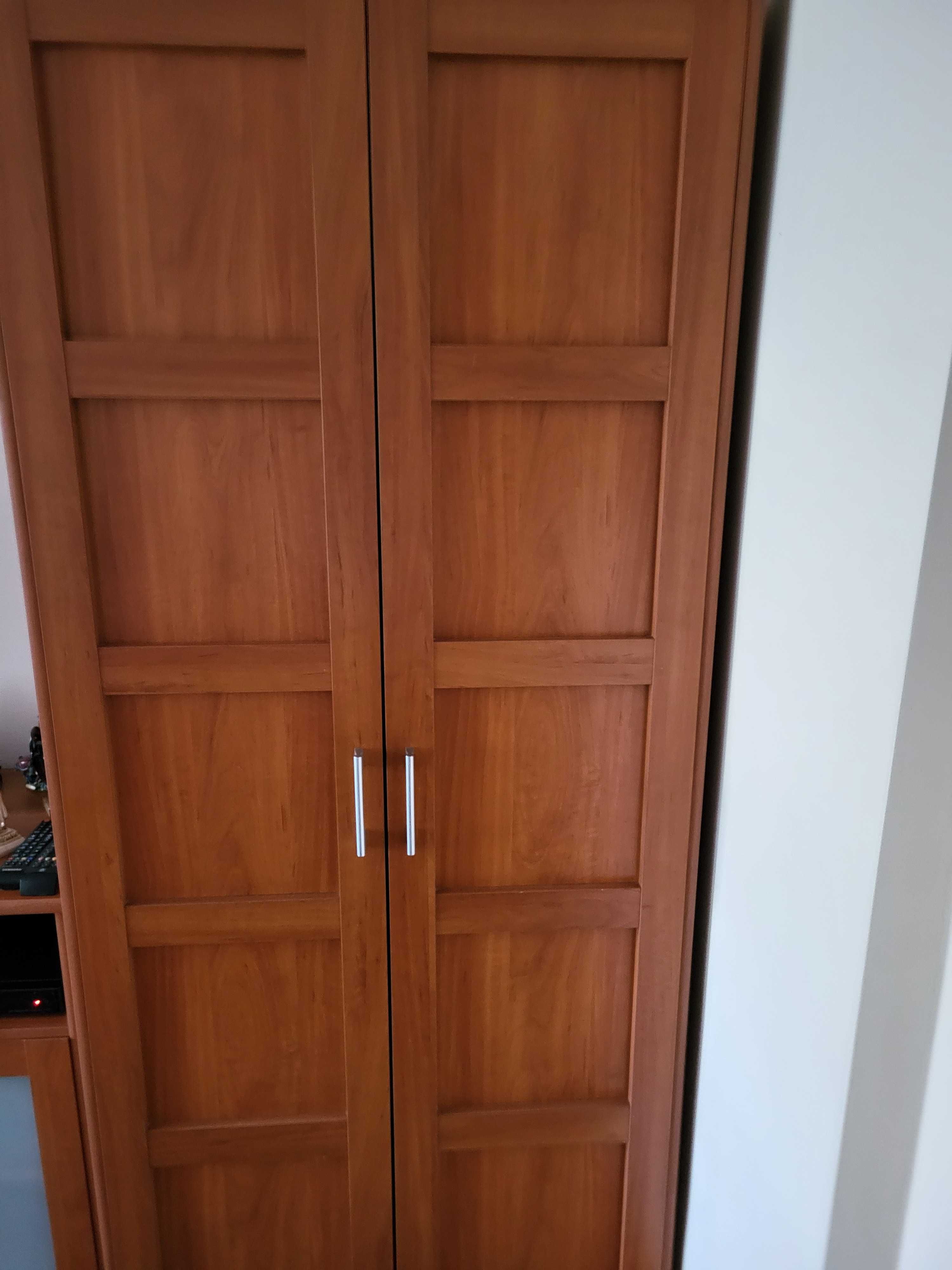 Szafa Szynaka kolor calvados na nóźkach