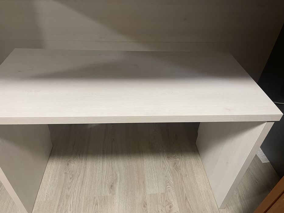 Estudio de madeira com secretaria