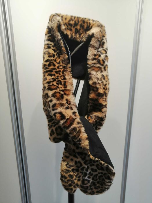 Gola de pêlo leopardo