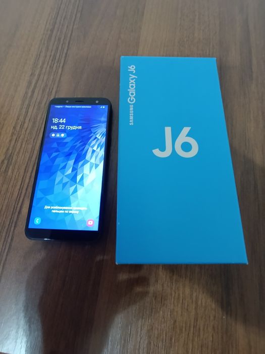 Телефон Samsung J6