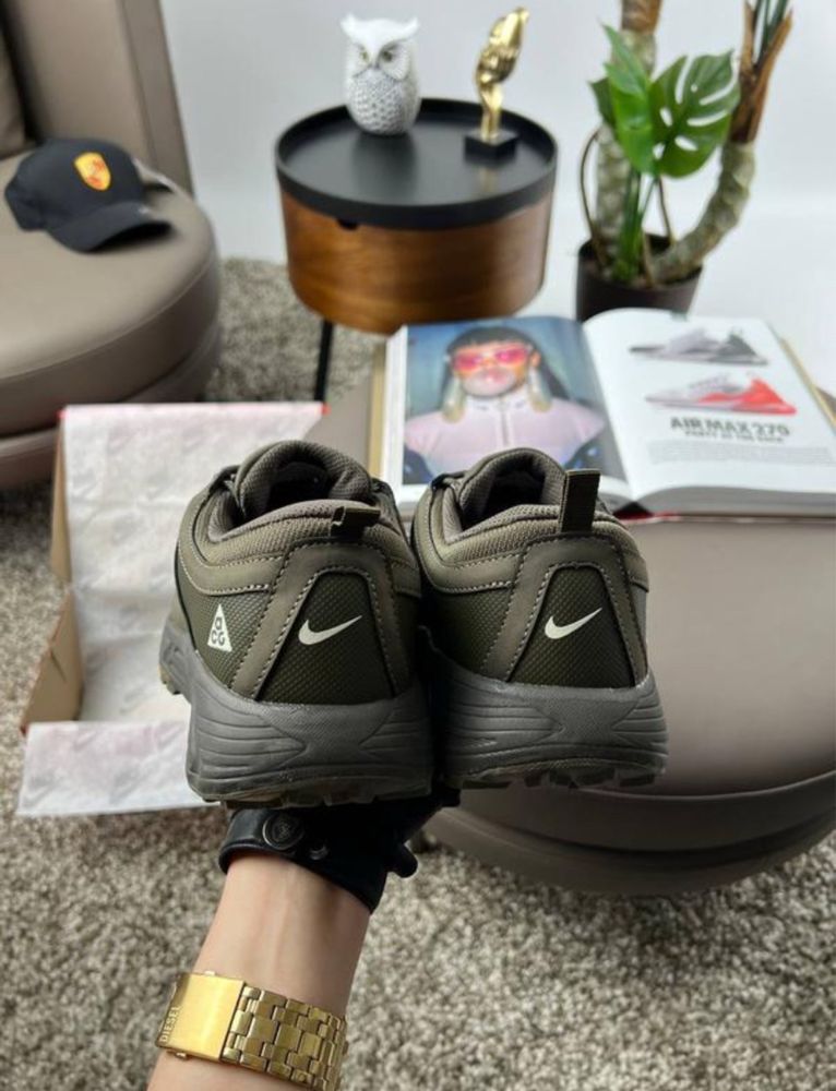 Чоловічі кросівки nike acg running khaki