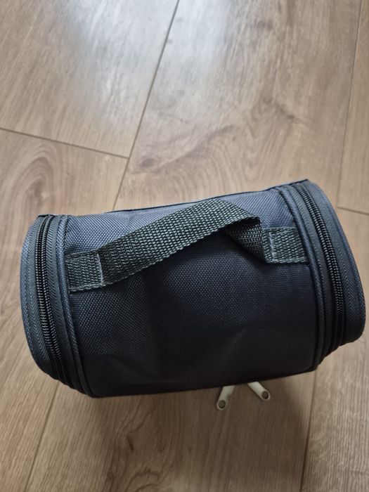 Szara kosmetyczka podróżna używana